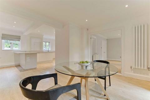 5 bedroom detached house to rent, Hanger Hill, Weybridge KT13