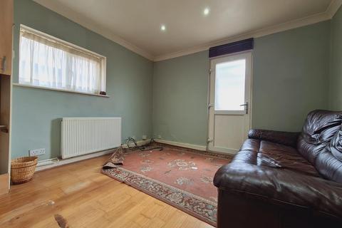 2 bedroom flat to rent, Fairfield Road, London