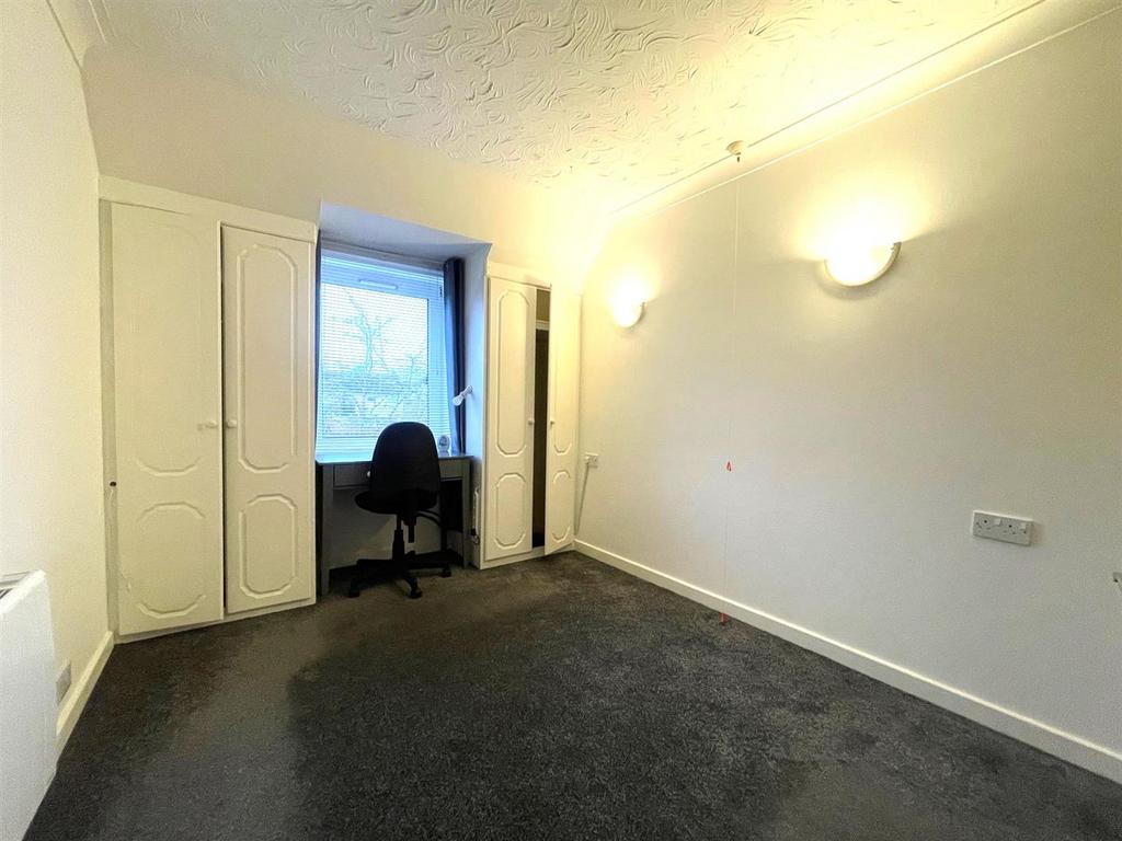 Bedroom 1.jpg