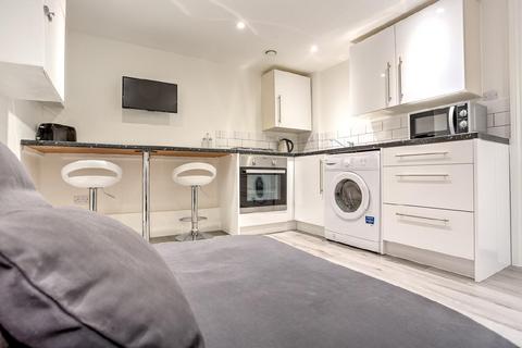 2 bedroom flat for sale, Newington Butts, Kennington