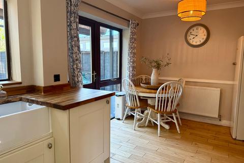 8 Camelot Close, Hereford, HR4 9XH