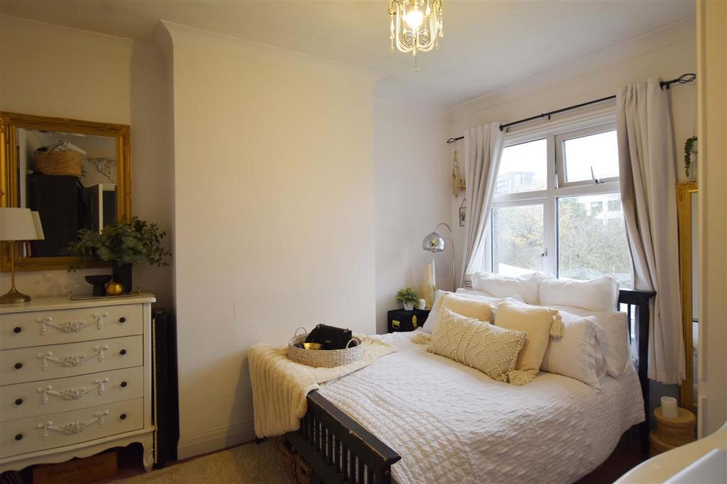 Bedroom 2 copy.jpg