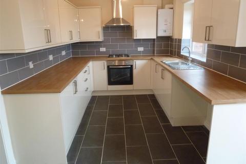 3 bedroom terraced house to rent, Vyrnwy Road, Oswestry