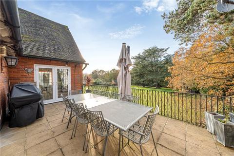 3 bedroom apartment for sale, Framewood Road, Stoke Poges, Buckinghamshire