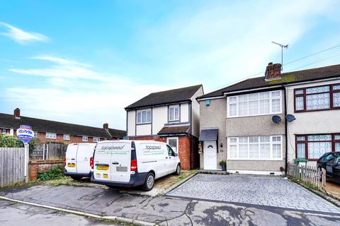 4 bedroom detached house for sale, Clovelly Gardens, Romford RM7