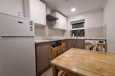 1 bedroom flat to rent, Maple Road, London