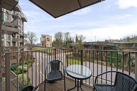 1 bedroom apartment for sale, Adenmore Road, London