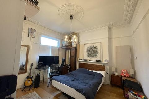 2 bedroom ground floor flat to rent, Breakspears Road, Brockley, SE4