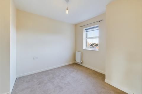 2 bedroom flat to rent, Snetterton Heath, Kingsway, GL2