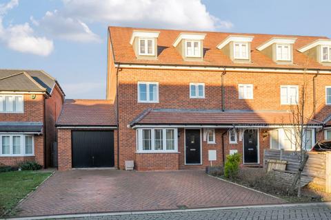 4 bedroom end of terrace house for sale, Lacewing Drive, Biddenham, Bedford