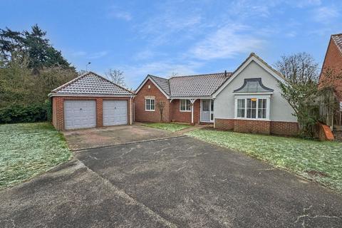 3 bedroom detached bungalow to rent, Crane Close, Woodbridge