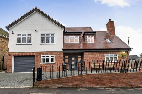 5 bedroom detached house to rent, Wakehams Hill,  Pinner,  HA5