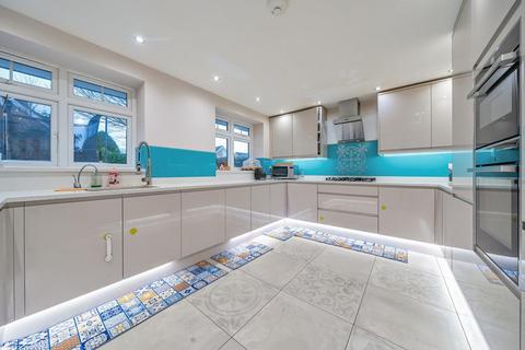 5 bedroom detached house to rent, Wakehams Hill,  Pinner,  HA5