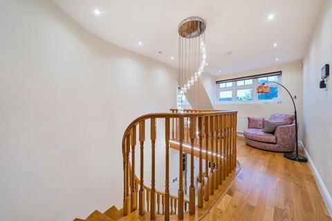 5 bedroom detached house to rent, Wakehams Hill,  Pinner,  HA5