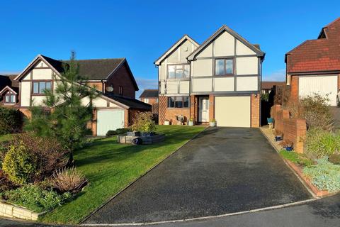 4 bedroom detached house for sale, Hopton Drive, Kidderminster, DY10