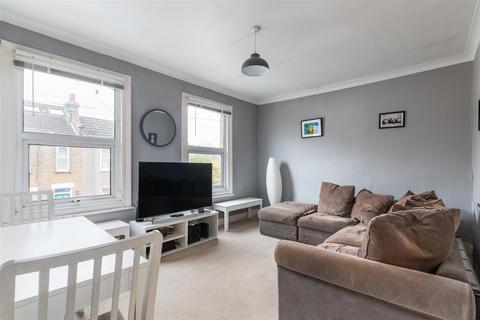 1 bedroom flat for sale, Parkleigh Road, London SW19