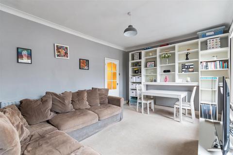 1 bedroom flat for sale, Parkleigh Road, London SW19