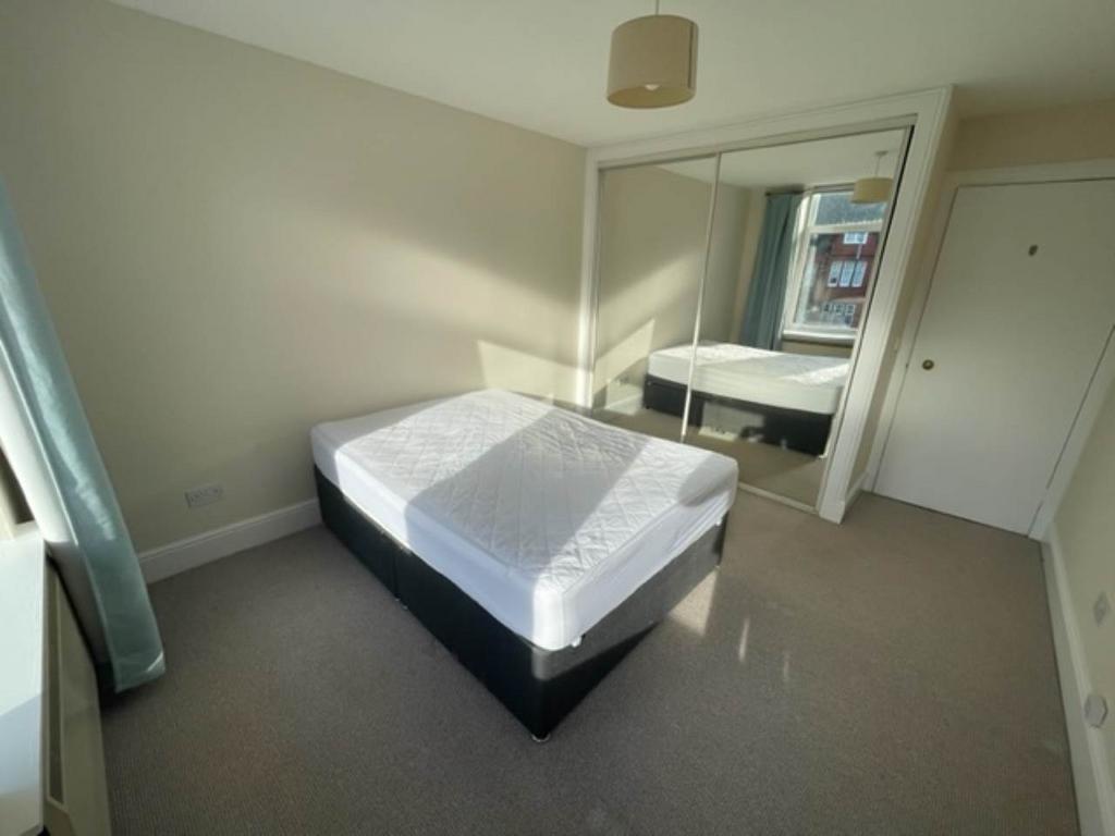Bedroom (2)