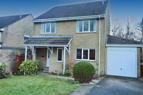 4 bedroom detached house to rent, Broomhouse Close, Denby Dale, Huddersfield