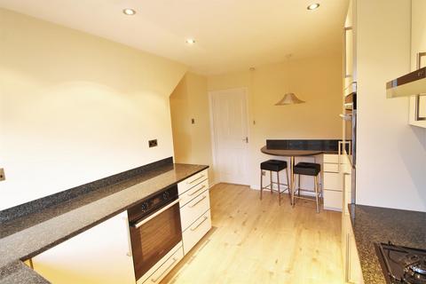 4 bedroom detached house to rent, Broomhouse Close, Denby Dale, Huddersfield