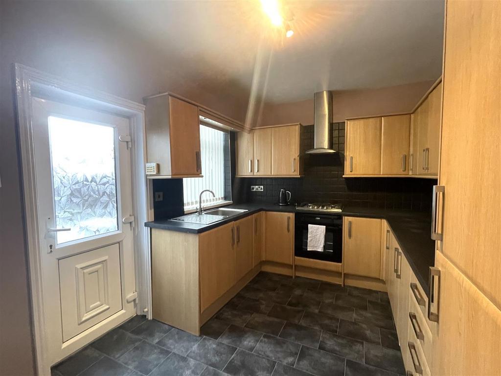 Kitchen 1.jpg