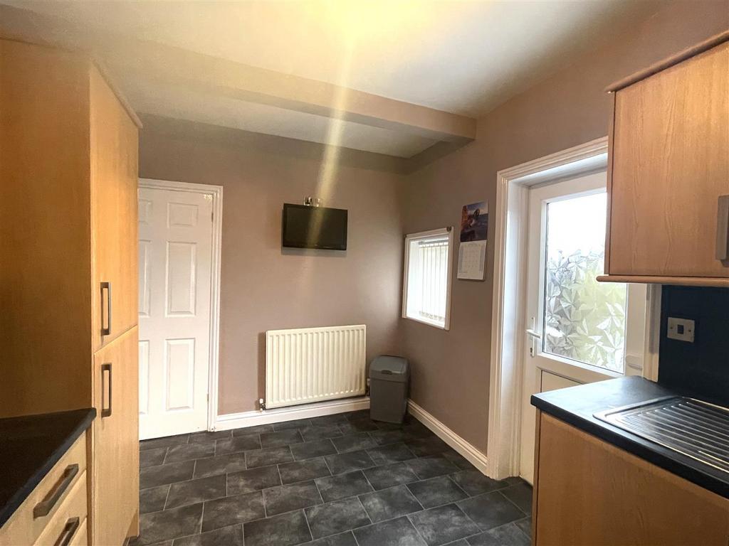 Kitchen 2.jpg