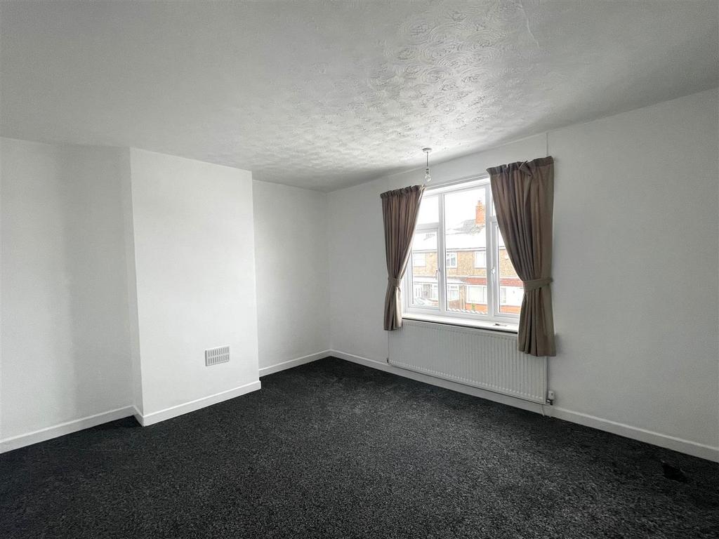 Bedroom 1.jpg