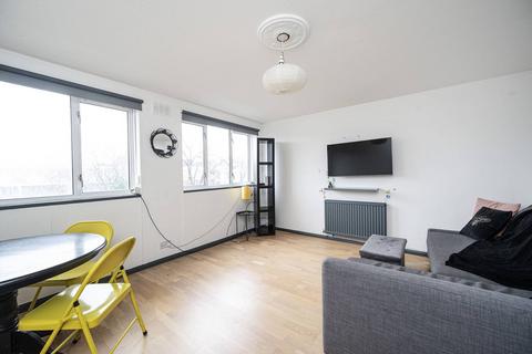 2 bedroom flat for sale, O'Leary Square, Stepney, London, E1