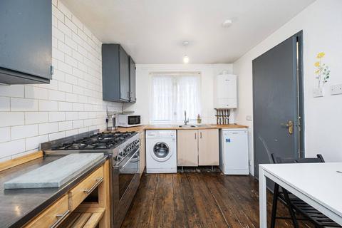 2 bedroom flat for sale, O'Leary Square, Stepney, London, E1