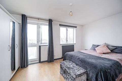 2 bedroom flat for sale, O'Leary Square, Stepney, London, E1