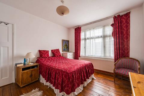 4 bedroom terraced house for sale, Pevensey Avenue, Southgate, London, N11