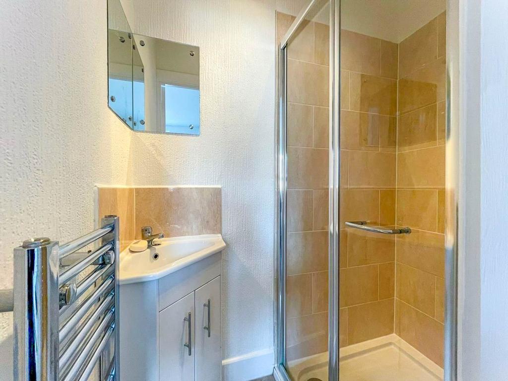 151 A shower room -2