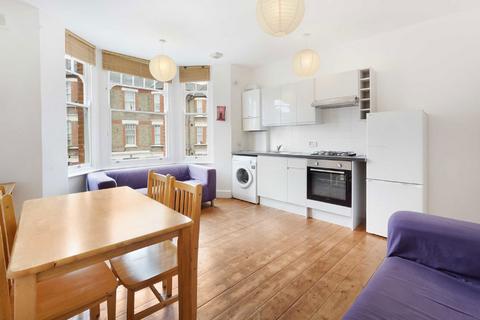 3 bedroom flat to rent, Edgeley Road, London SW4