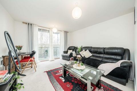 1 bedroom flat for sale, Langhorn Drive, Twickenham TW2