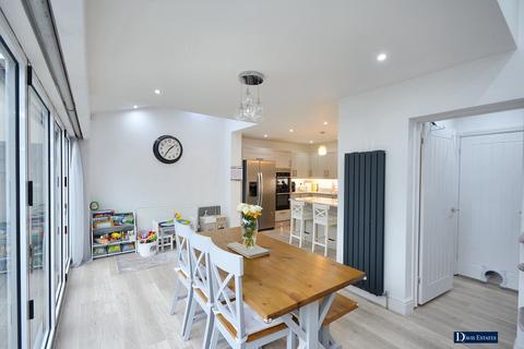 175 Shepherds Hill, Harold Wood, Romford, RM3 0NR