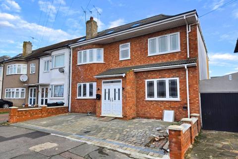 8 bedroom terraced house for sale, Leyswood Drive, Ilford, IG2 7JE