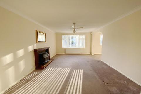 2 bedroom bungalow for sale, Queens Close, West Moors, Ferndown, Dorset