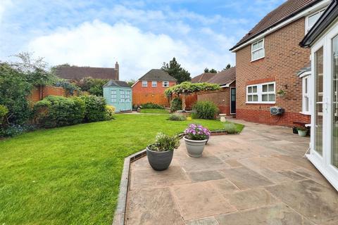 4 bedroom detached house for sale, Robins Grove, Warwick