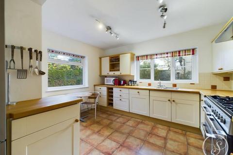 5 bedroom detached house to rent, Parkwood Avenue, Roundhay, Leeds