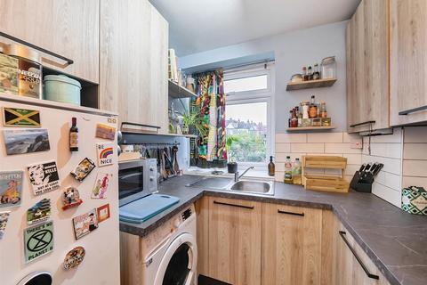 2 bedroom flat for sale, Mapesbury Road, London, NW2