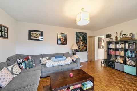 2 bedroom flat for sale, Mapesbury Road, London, NW2