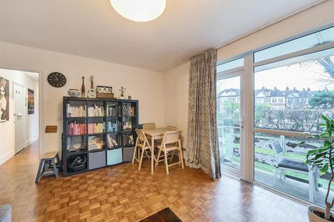 2 bedroom flat for sale, Mapesbury Road, London, NW2