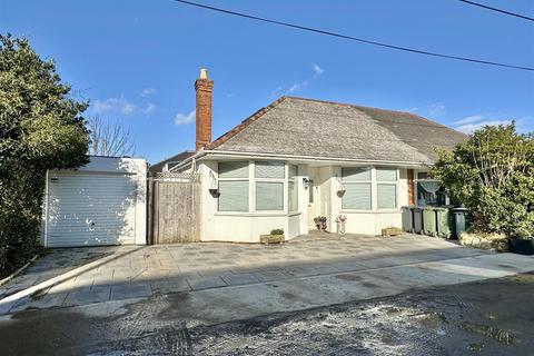 3 bedroom semi-detached bungalow for sale, Broadfields Avenue, Cowes