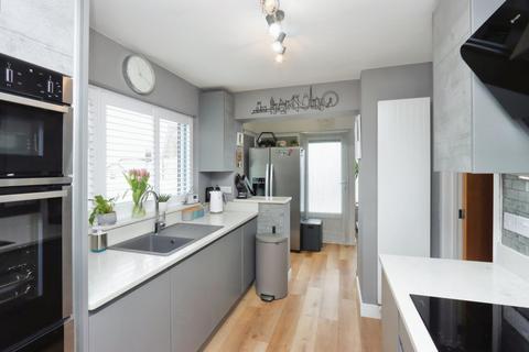 3 Studfield Drive, Sheffield, S6 4SN