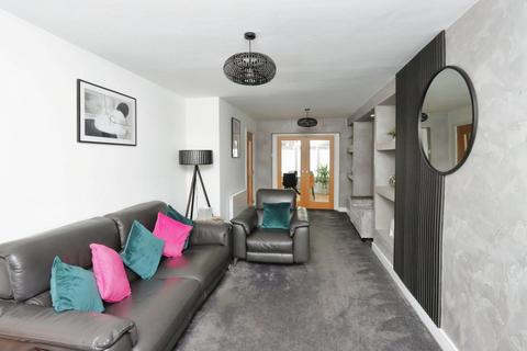 3 Studfield Drive, Sheffield, S6 4SN