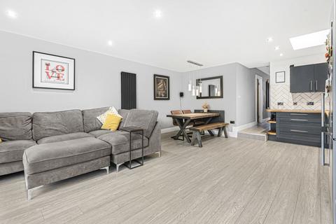 3 Bramley Close, Chertsey, KT16 8HJ