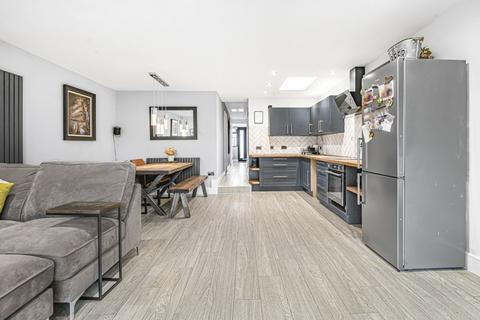 3 Bramley Close, Chertsey, KT16 8HJ