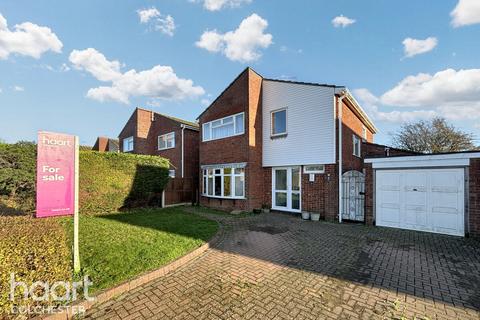 4 bedroom detached house for sale, Pine Close, Great Bentley