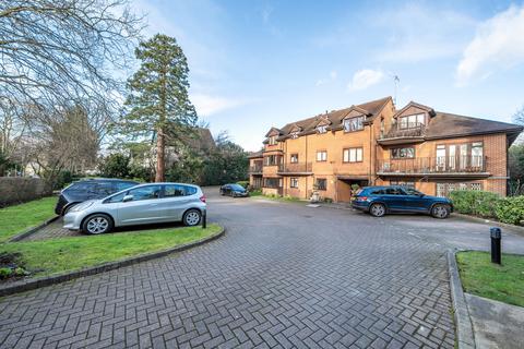 2 bedroom apartment for sale, Carew Road, Northwood, Middlesex