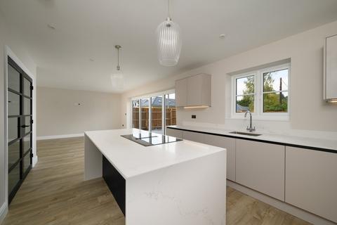 4 bedroom detached house for sale, North Drive, Brentwood, CM13